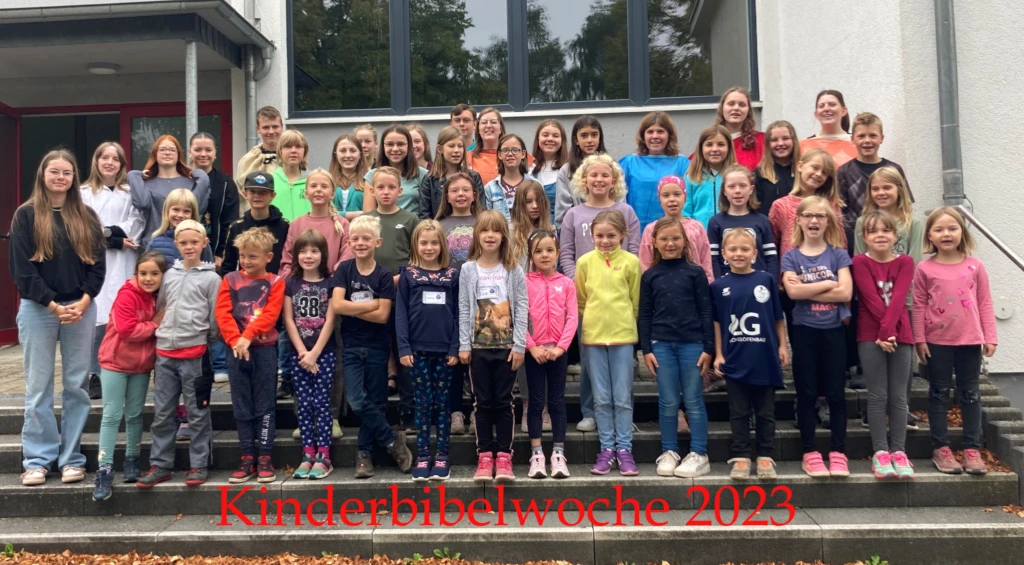 Gruppenfoto mit Schrift